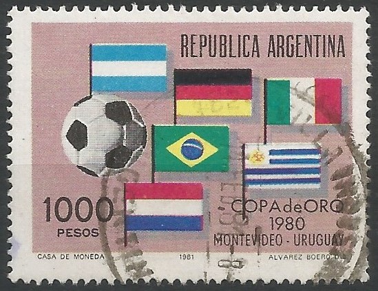 Copa de oro de campeones mundiales (diseño): Organizada por la Asociación Uruguaya de Fútbol y, aunque respaldada por la FIFA, no reconocida oficialmente, reunió a las selecciones vencedoras de la copa mundial desde su primera edición en 1930: Uruguay, Italia, Alemania (Bonn), Brasil, Argentina y, en sustitución de Inglaterra, Países Bajos. Uruguay derrotó a Brasil en la final (2-1). (10/1/1981)